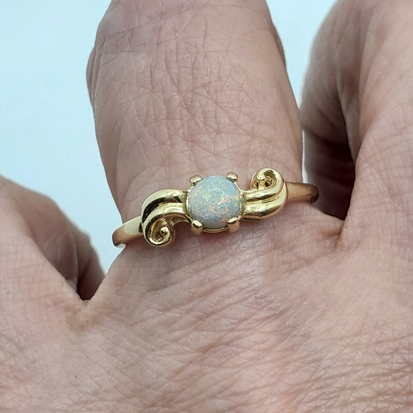 Jewelry - 14k yellow gold genuine opal ring